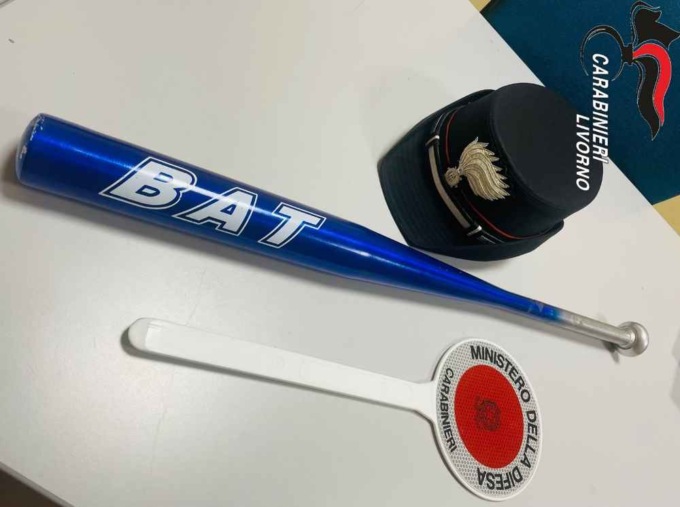 Livorno, due 15enni pestati per strada con una mazza da baseball