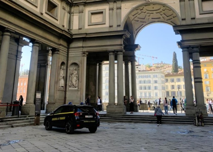 Operazione anti-bagarinaggio alla Galleria degli Uffizi, vendevano biglietti a tariffe raddoppiate