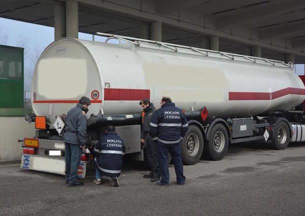 Maxi sequestro di carburante: in Toscana oltre 18mila litri di gasolio “non conforme”