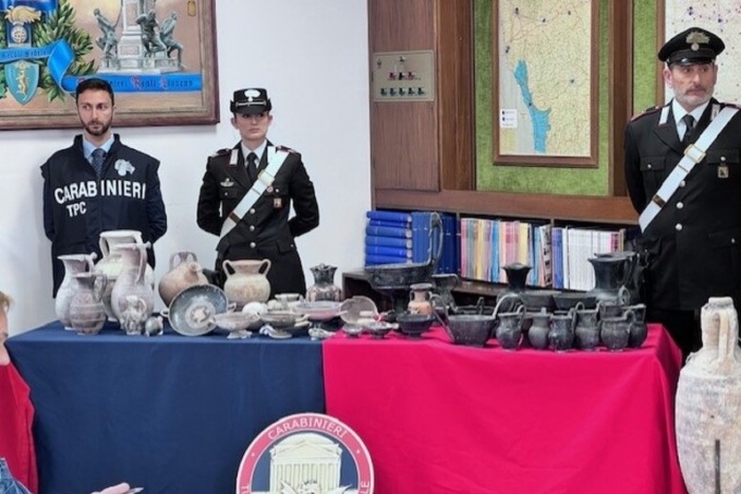 Carabinieri recuperano 84 reperti archeologici etruschi e romani