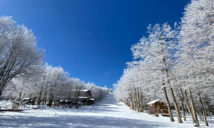 Aprile pazzo: sull'Abetone ci sono 30 centimetri di neve. Fiocchi anche in Val di Luce e Garfagnana