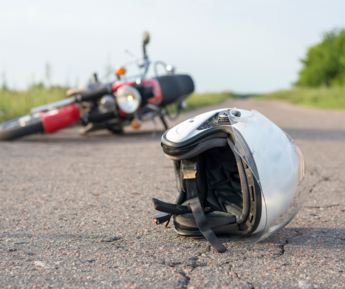 Trovato incosciente sul lato della strada, minorenne in condizioni gravissime