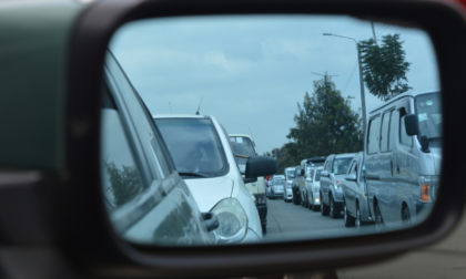 Pirata della strada investe un pedone e fugge senza soccorrerlo: "galeotto fu"... lo specchietto