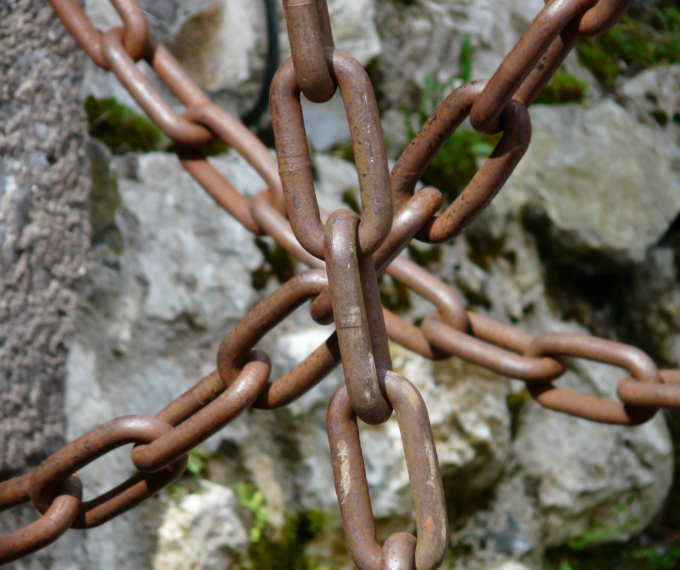 Lite in via delle Seggiole a Firenze: nella rissa una catena come arma