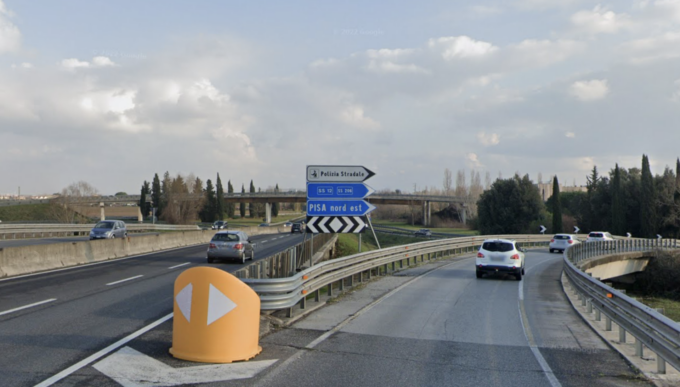 Grave incidente sulla Fi-Pi-Li, quattro persone ferite: code in aumento