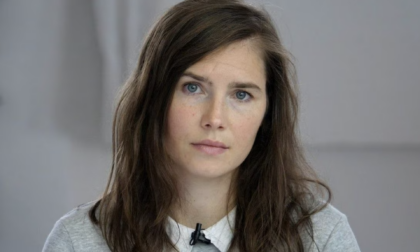 Amanda Knox a Firenze, confermata la condanna. E lei scappa in lacrime