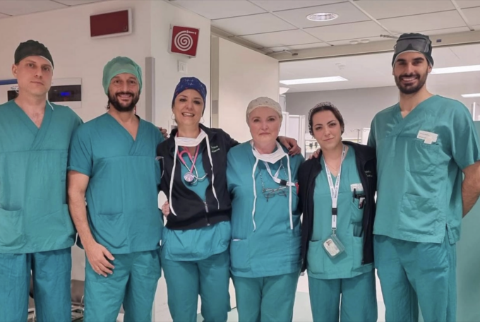 Prato, tre interventi in contemporanea per rimuovere un tumore: “In Italia mai eseguita operazione così”