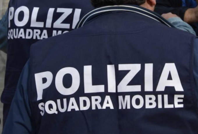 Corriere rubava la merce di un negozio online di Lucca,  in casa nascondeva 5 chili di hashish: arrestato