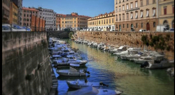 Ritrovato cadavere nel fosso a Livorno, si indaga sull’accaduto