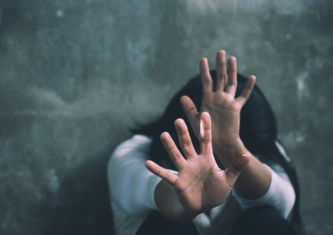 Violenza sessule in auto a Cecina (Livorno): condannato un insegnante della Garfagnana