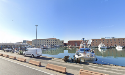 Pescatore 31enne si amputa il dito di una mano: incidente sul lavoro al porto di Livorno