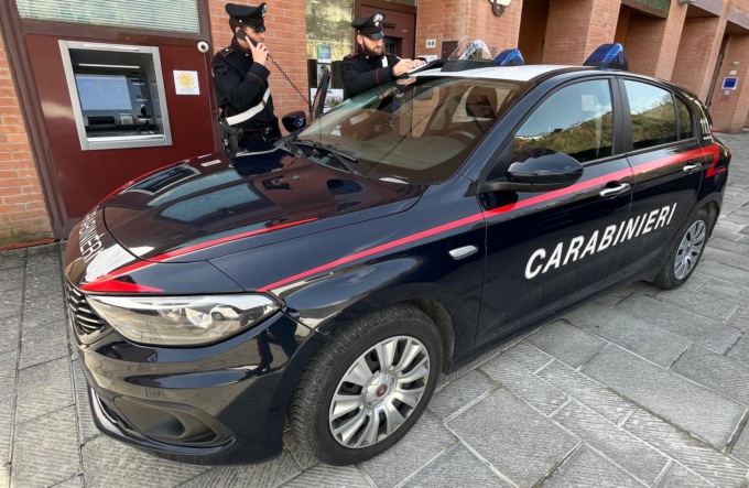 Carabinieri fuori servizio arrestano spacciatore