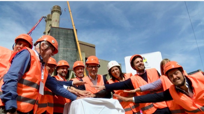 All’ex inceneritore di Firenze demolizione delle ciminiere