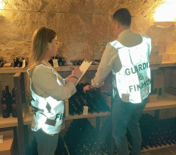 Livorno, azienda del settore vitivinicolo sottoposta a sequestro preventivo