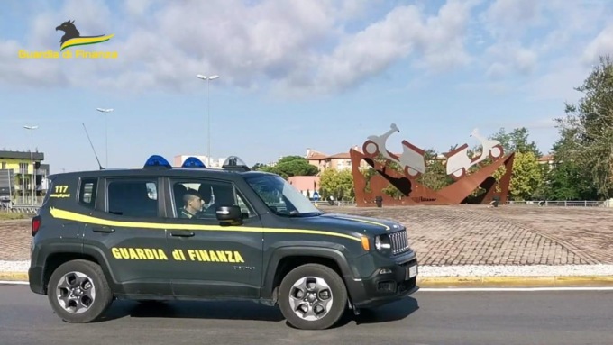Evase 250mila euro di tasse, denunciato imprenditore 55enne di Calcinaia