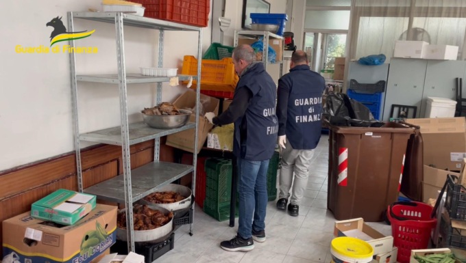 Altro maxi sequestro a Prato: una tonnellata e mezza di alimenti non conformi