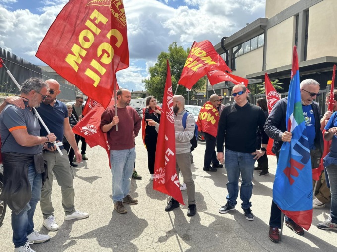 Dipendenti Unicoop Etruria in presidio per tutelare i posti di lavoro