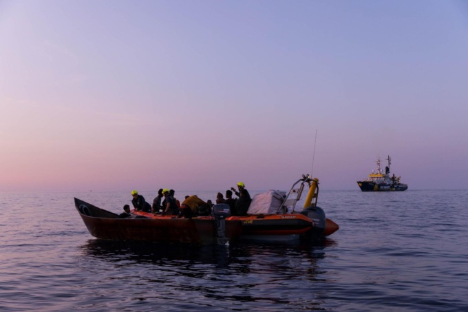 La Humanity 1 salva 100 migranti, assegnato il porto di Livorno