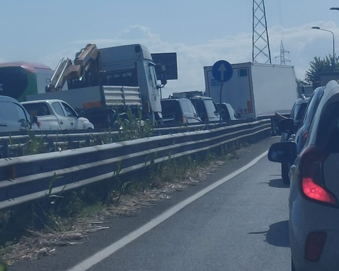 Incidente mortale in Fi-Pi-Li, coinvolto un mezzo della Croce Rossa