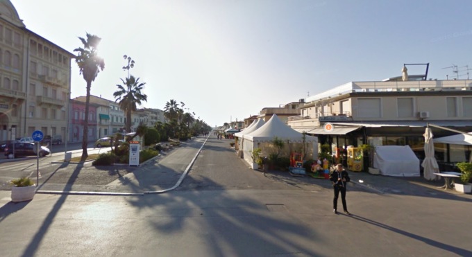 Aggredita mentre passeggiava. Paura per una ragazza a Viareggio. Tentata violenza in pieno giorno