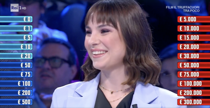 Martina da Cecina ad Affari Tuoi accetta l’offerta del “dottore”: la partita della “pacchista” che ha rappresentato la Toscana