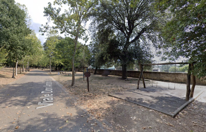 Atti osceni nel parco frequentato da bambini: denunciato 30enne a Firenze