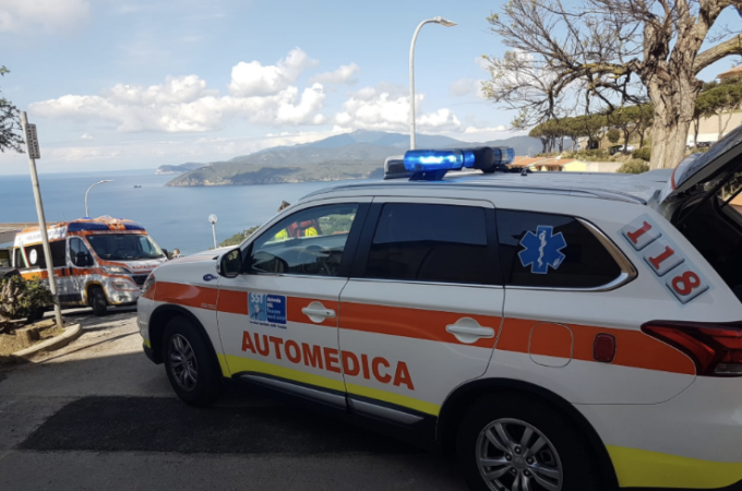 Travolto mentre cambia il pneumatico forato, muore un 60enne sulla Variante Aurelia