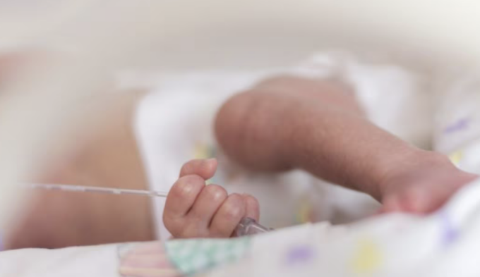 Bimba di 10 mesi muore nel pisano, tragedia ancora senza un perché