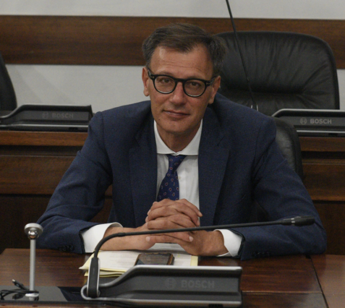 Lutto cittadino a San Casciano nel giorno dei funerali di Pescini: “Competente e umano, te ne sei andato troppo presto”