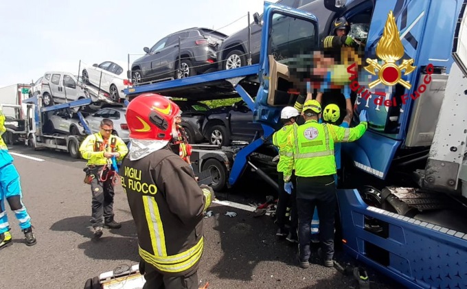 Grave incidente stradale sull’A1 a Figline Valdarno: due morti e un ferito
