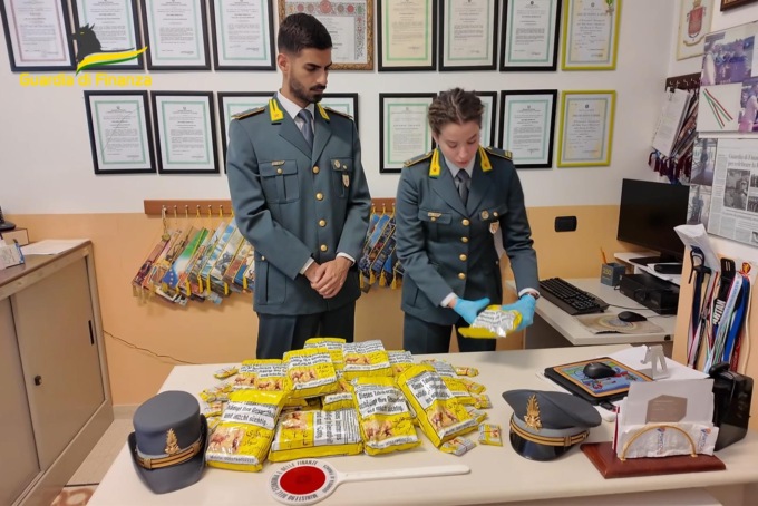 Sequestrati 20kg di “gutka” a Prato: “Sostanza stimolante e cancerogena”