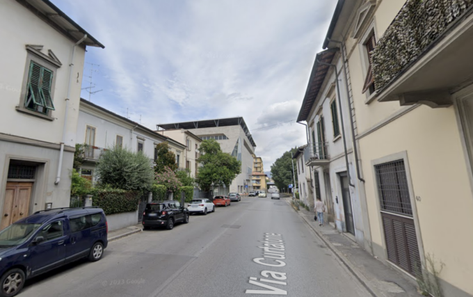 Sorpreso mentre fuggiva da un’abitazione: inseguimento nella notte a Prato