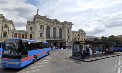 Aggressione a Prato, 60enne preso a bastonate senza apparente motivo