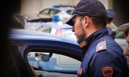 Furti sulle auto in sosta in Piazza Vittorio Veneto a Firenze: 24enne fermato in flagrante