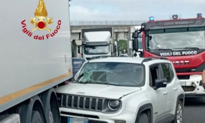 Incidente sulla FiPiLi in direzione Firenze, tre feriti: traffico nel caos