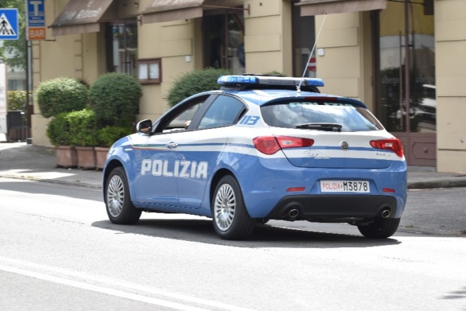 Estorsioni e minacce ai compagni più fragili: in manette 16enne di Pontedera
