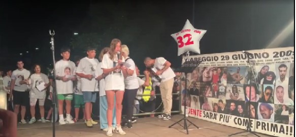 Strage di Viareggio, 15 anni dopo il corteo e il ricordo delle 32 vittime