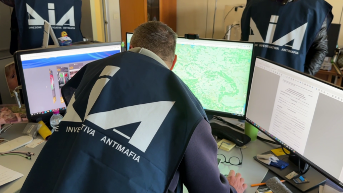 Le mani della mafia sui fondi Pnrr. Camorra e ‘ndrangheta le organizzazioni più ”radicate” in Toscana