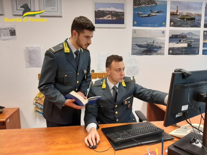 Maxi frode fiscale nel settore delle pulizie: falsi appalti anche a Firenze, Lucca e Massa Carrara