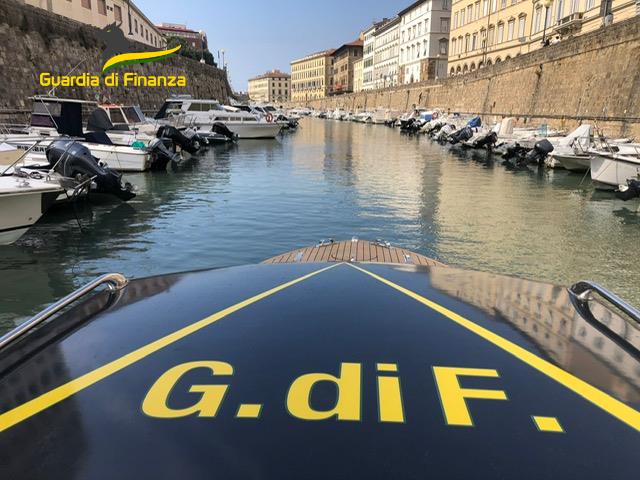 Affittavano posti barca nascondendosi dietro falsi circoli nautici: guadagni per 200mila euro