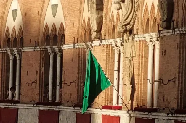 Palio di Siena, dopo il rinvio per pioggia, appuntamento oggi alle 19