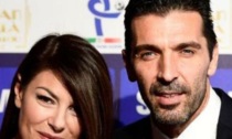 Il giorno del matrimonio tra Buffon e D'Amico: la coppia si sposa sulle colline lucchesi. Monica Bellucci come testimone