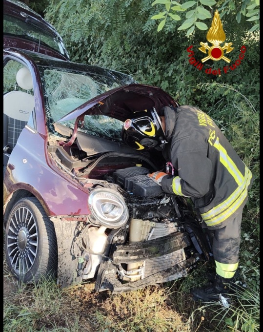 Scontro tra auto e trattore a Sovicille, una 25enne finisce in ospedale
