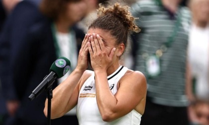 Paolini fa la storia: batte la Vekic e vola in finale a Wimbledon. Spera anche Musetti