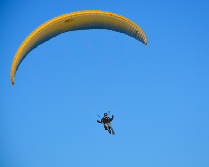 Precipita con il parapendio a Vecchiano, morto 53enne di Montespertoli