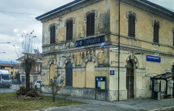 Investito e ucciso dal treno alla stazione di Tassignano: la tragedia nella notte