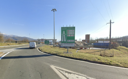 Incidente sulla Cisa a Villafranca in Lunigiana: camion intraversato e statale chiusa