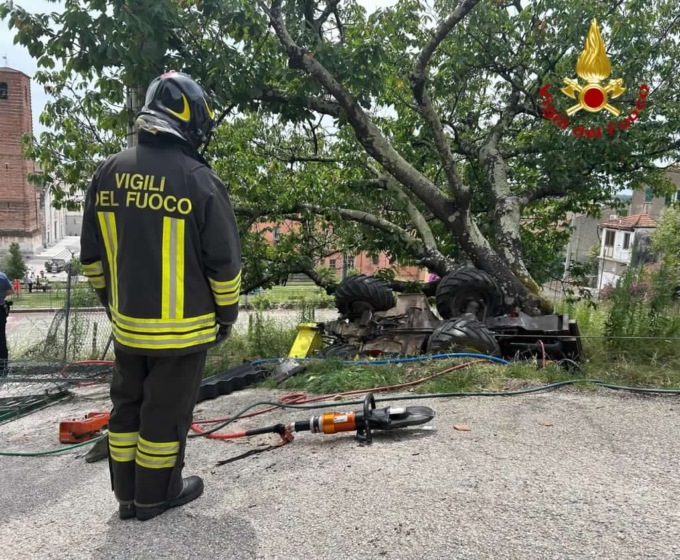 Incidente sul lavoro: muore a 32 anni schiacciato dal trattore
