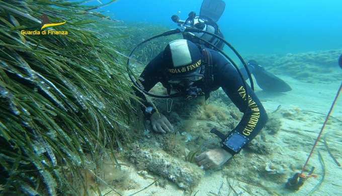 Livorno, rinvenuti in mare e fatti brillare tre ordigni bellici della II Guerra Mondiale