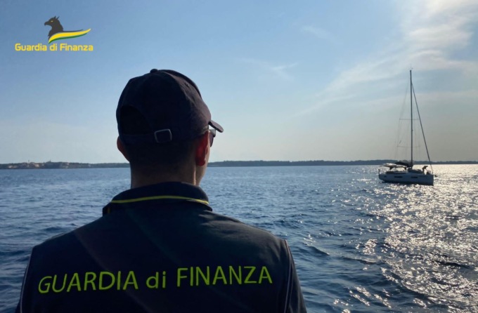 Yacht nell’area marina protetta dell’Isola di Pianosa, multato il comandante